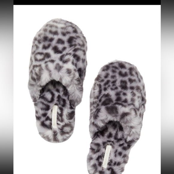 Victoria’s Secret Closed Toes Leopard Slippers Shoes - Picture 2 of 3